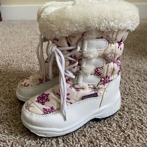 Snowflake Winter Boots - White and Purple